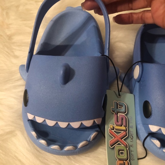 Blue Shark Sandals w/ Strap size L9/10 NWT - Picture 2 of 5